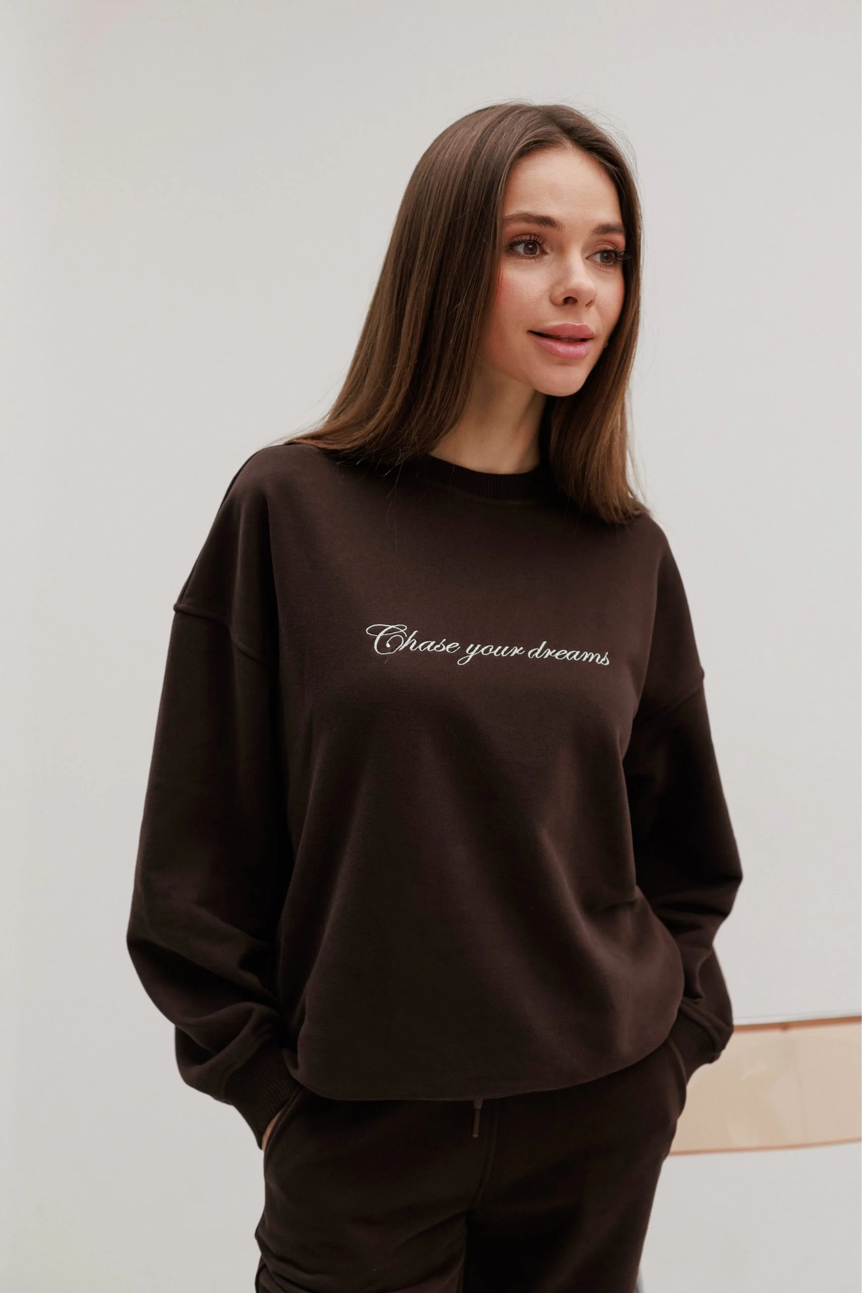 СВІТШОТ "CHASE YOU DREAMS", ШОКОЛАД