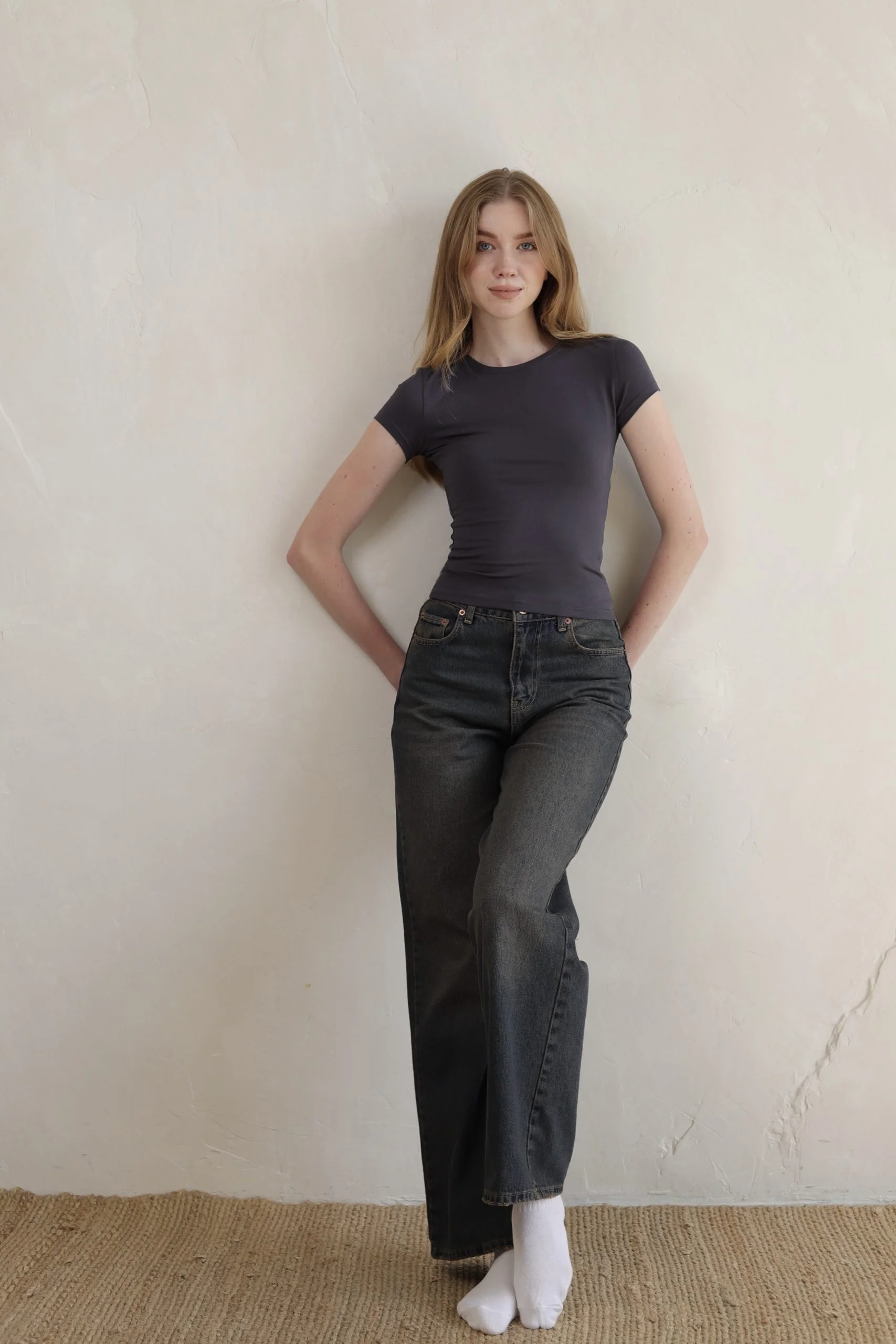 ФУТБОЛКА SLIM FIT ЖІНОЧА, ТЕМНИЙ-ГРАФІТ